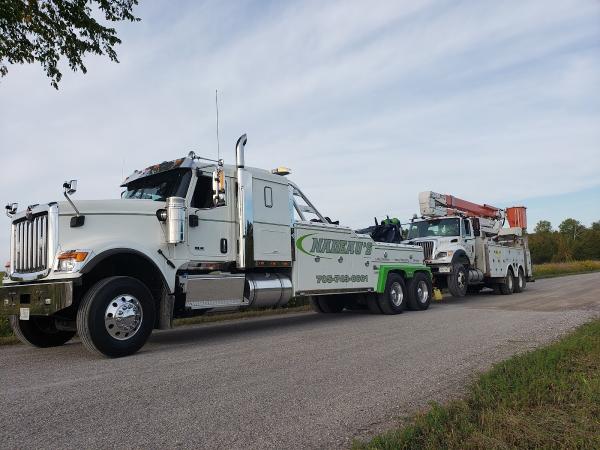 Nadeau's Collision & Towing