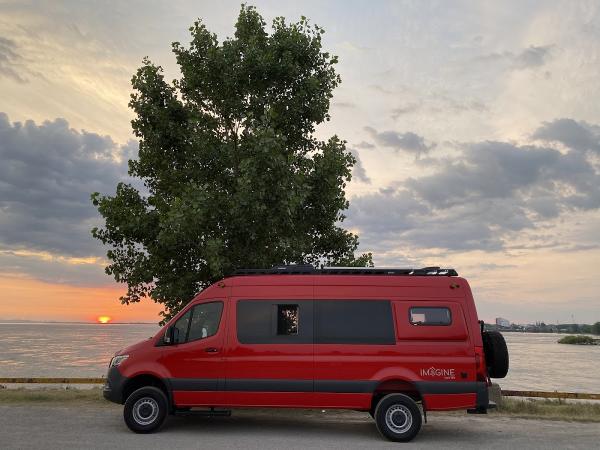 Imagine van Life