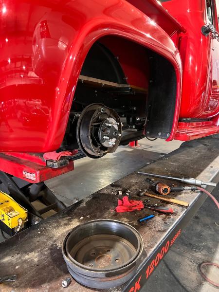 Lucky's Alignment & Brakes Ltd